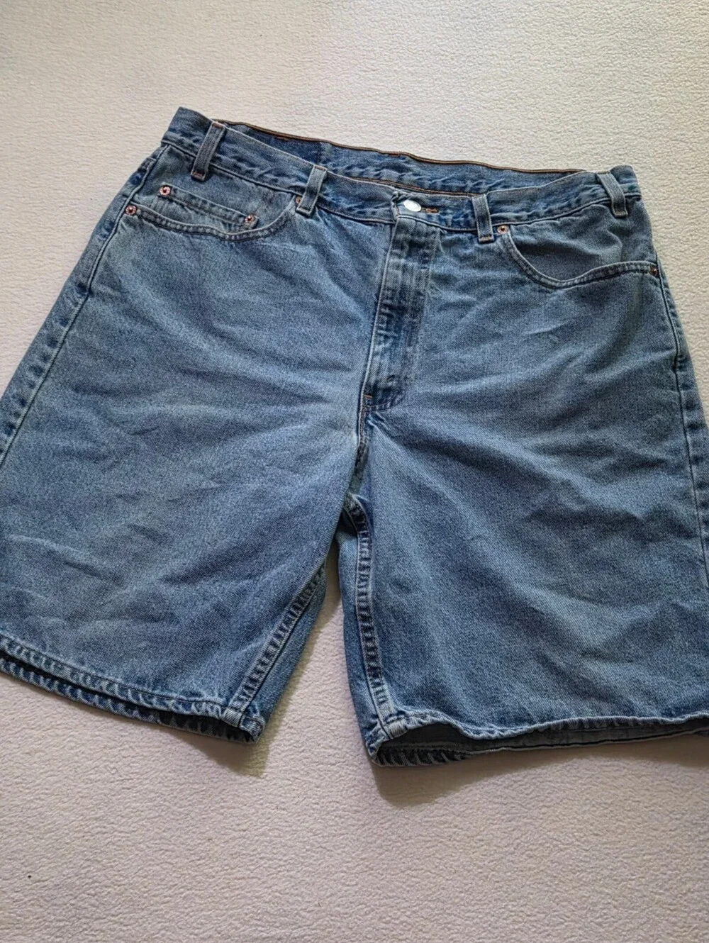 Levi's 550 denim shorts light blue